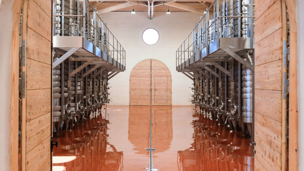 Contemporary cellar architecture at Château La Calisse