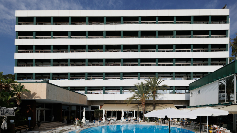 Pool and facade of Grand Hotel del Mare Resort & Spa