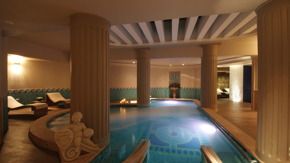Indoor spa pool at Grand Hotel del Mare Resort & Spa